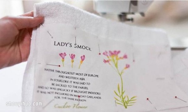 An illustration of how to transform a white cotton towel will make you fall in love with washing your face