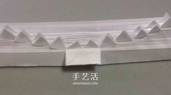 The origami method of shark mouth, step by step diagram of how to fold the sharks mouth