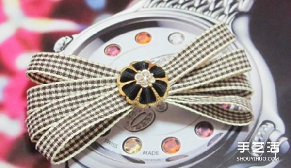 Tutorial on how to make ribbon bow hair accessories and hair clips. The steps are super simple! 