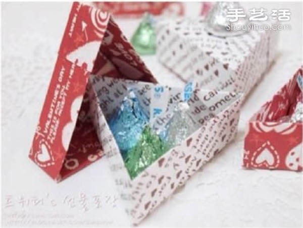 How to fold a triangular carton packaging box and candy box