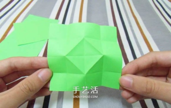 Tutorial on handmade origami flower holders can be perfectly matched with Kawasaki roses