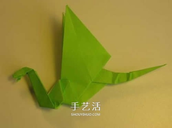 Step-by-step diagrams of hand-made origami pterosaurs. Illustrated process of folding pterosaurs