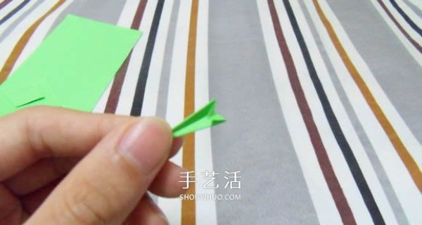 Tutorial on handmade origami flower holders can perfectly match Kawasaki roses