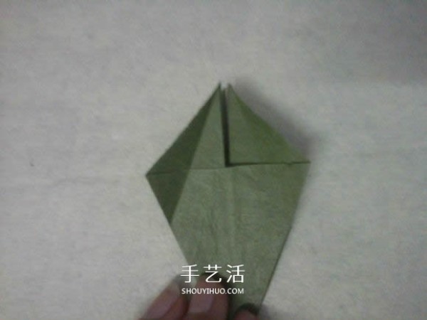 How to make origami roses with step-by-step instructions on how to fold 25-petal roses using hand-kneaded paper