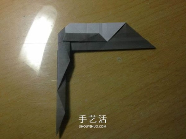 The origami method of an excavator illustrates the folding process of a manual excavator