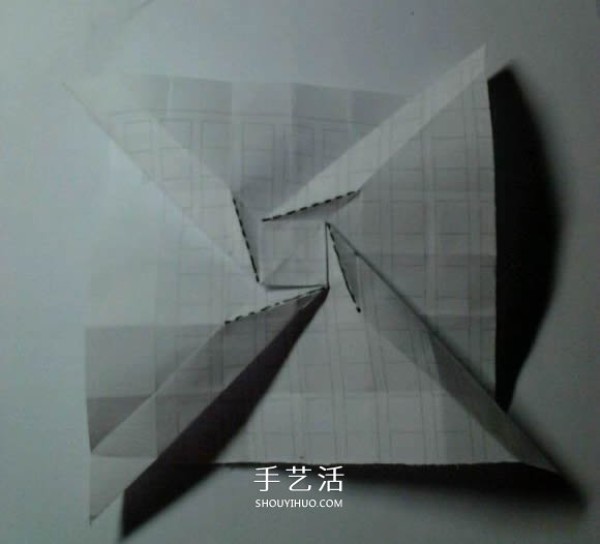 Illustration of folding method of beautiful four-cornered rose transformed from Fukuyama rose