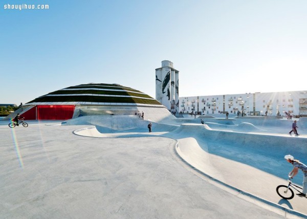 Huge mushrooms landed in Denmarks 1,000-square-foot giant street sports park