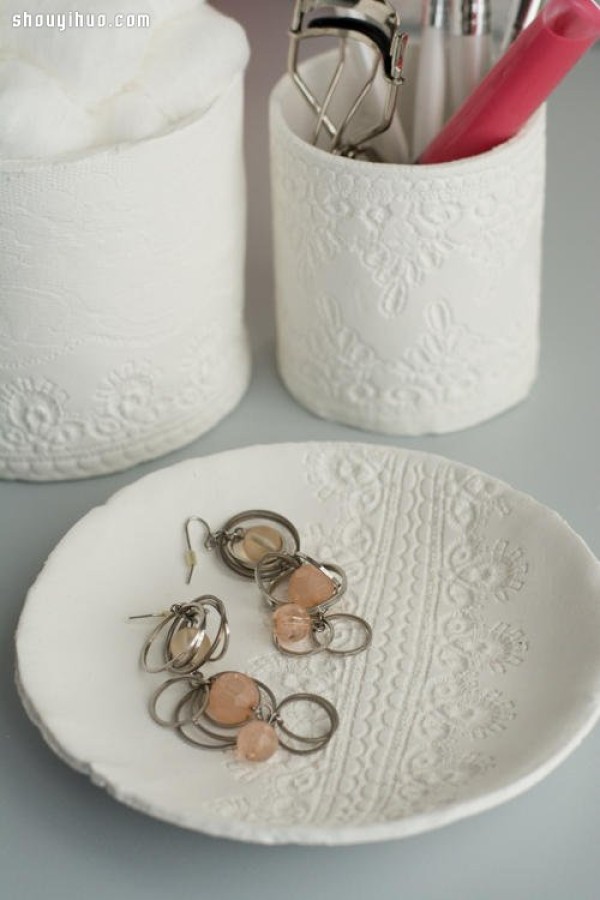 Using paper clay to make your own pure white lace storage tube DIY illustrated tutorial