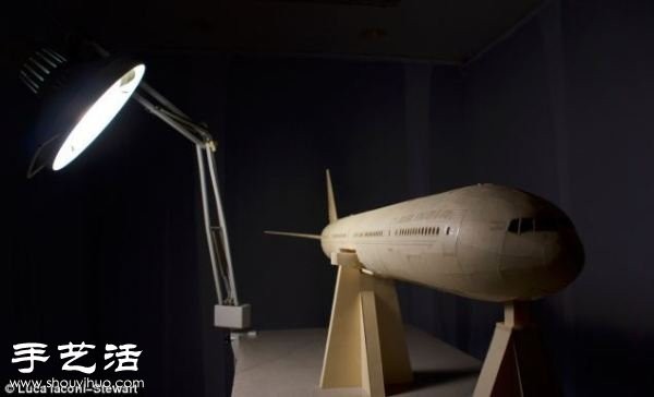 Cardboard DIY to make ultra-fine Boeing 777 airplane model