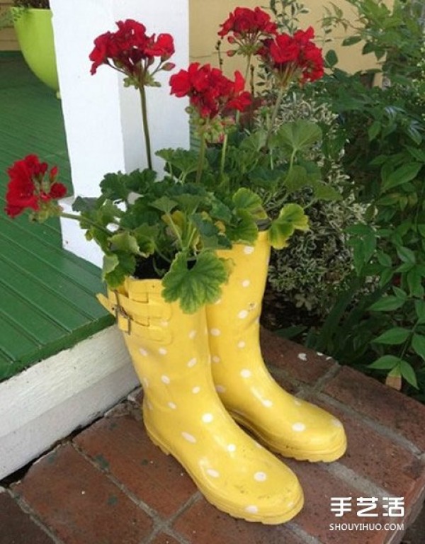 How to make flower pots from waste shoes, DIY flower pot tutorial from old shoes