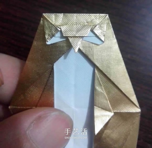 Using cigarette box paper waste and making origami three-dimensional owl illustration step-by-step