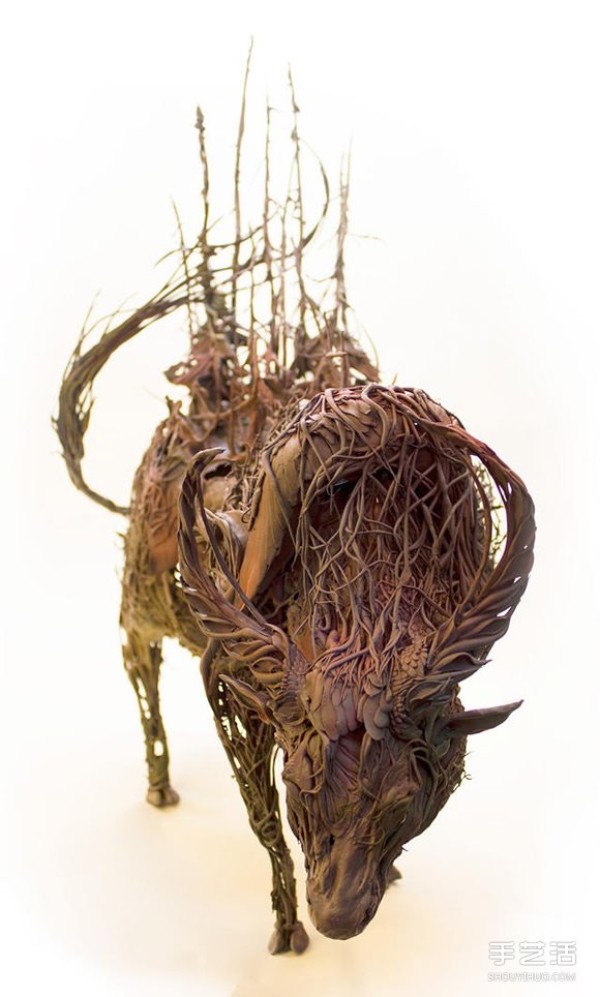 Ellen Jewett uses ceramics to capture the elegant spirituality of wild animals