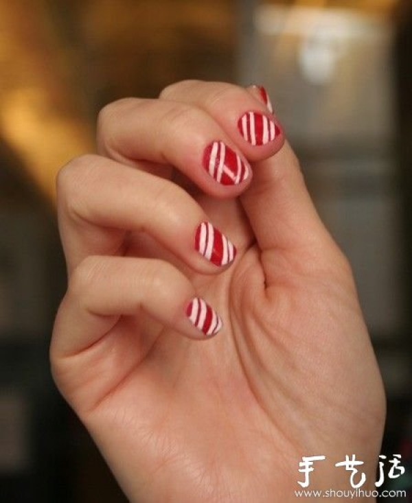 Sweet and fashionable candy-style striped manicure simple DIY