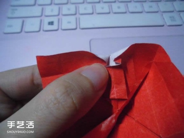 Kissing Fish Origami Illustration of the Super Complex Heart Folding Process