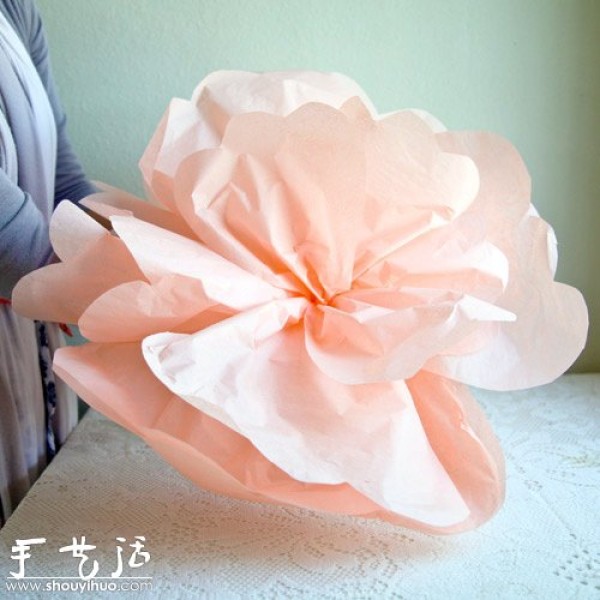 DIY Giant Paper Flower Illustration Tutorial