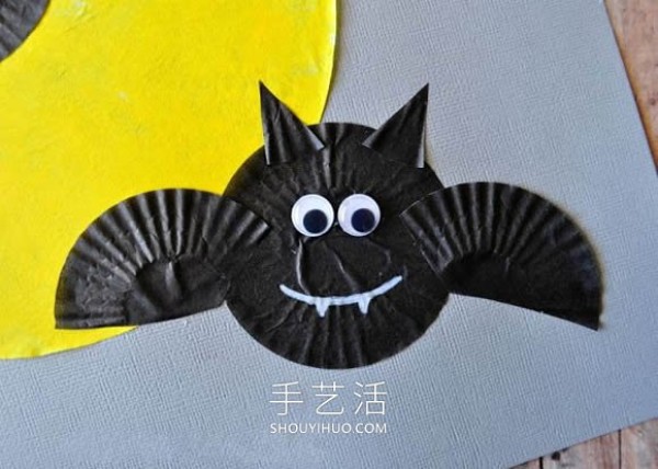 Illustration of how children make handmade Halloween bat greeting cards