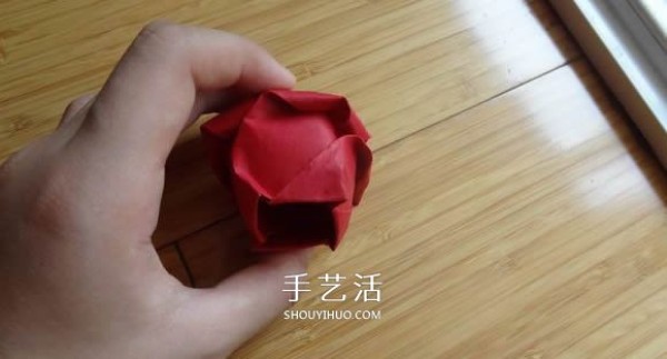 Represents beauty and love! Step by step illustration of handmade origami roses