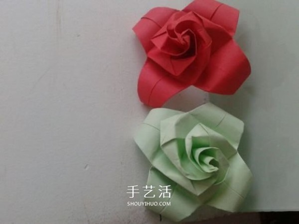 Origami flower tutorial: Illustration of how to fold a beautiful double rose