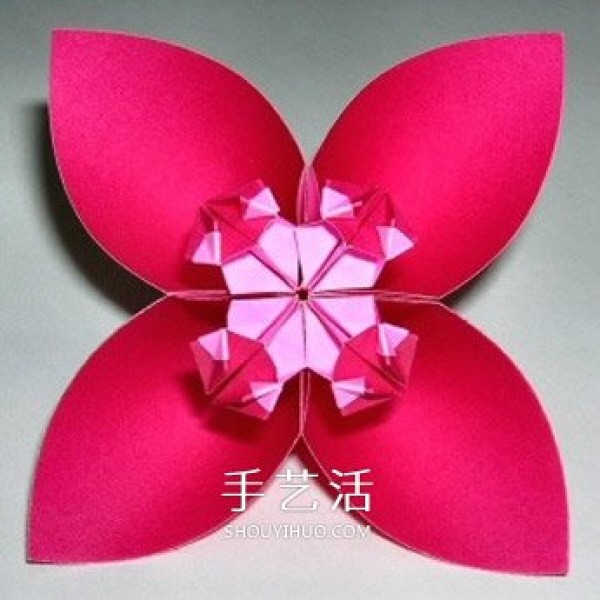 Illustration of the origami method of six four-petal flowers combined into beautiful flower balls