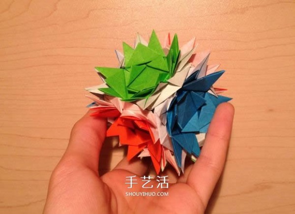 How to fold a three-dimensional combination of thorn balls and an origami illustration of a thorny flower ball