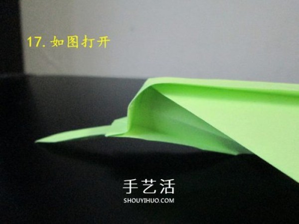 Handmade origami tank illustrated tutorial with detailed steps on how to fold a tank