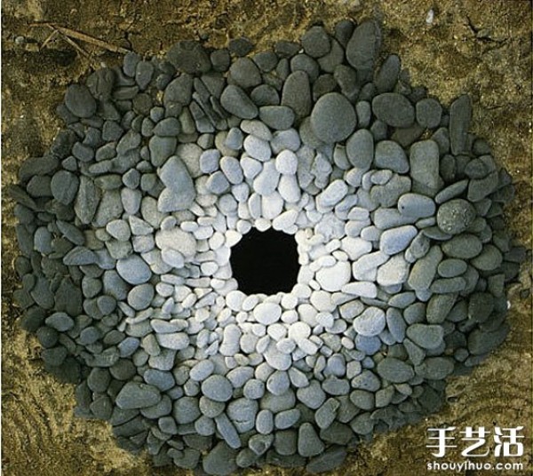 Andy Goldsworthys land sculpture art work