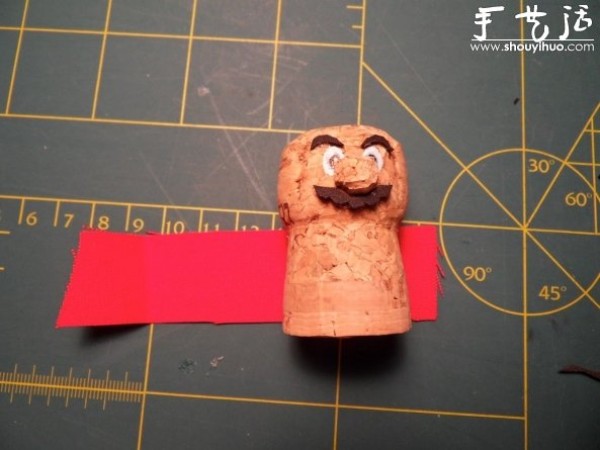 Tutorial on DIY Mario with red wine cork