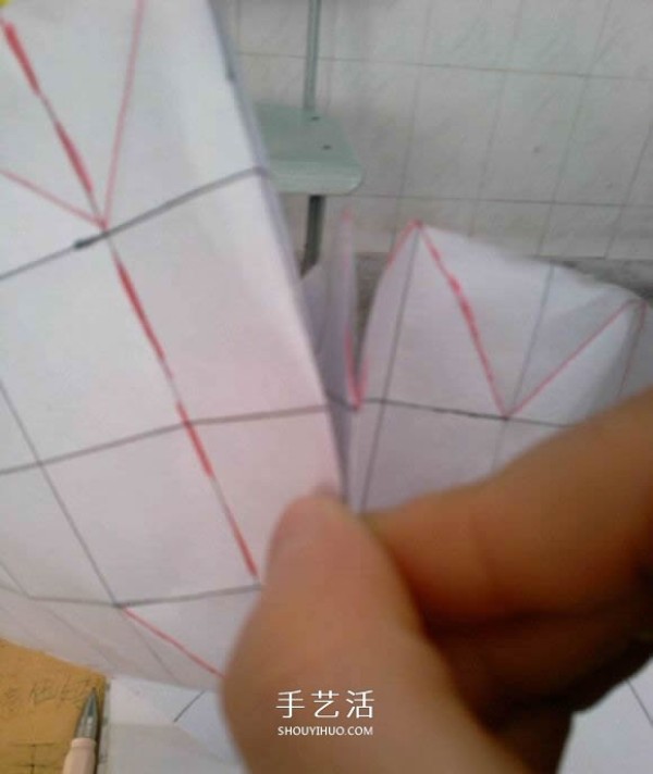 Step-by-step diagram of how to fold a Rothbard rose, origami Fukuyama