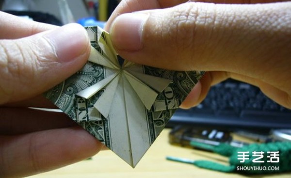 Illustration of the origami method of folding a dollar heart into a dollar bill