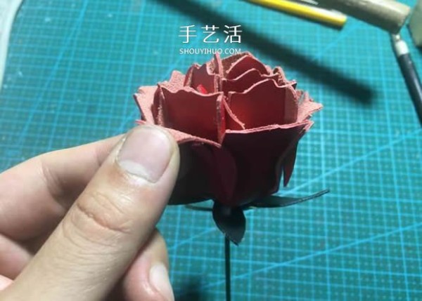 How to make red roses from leather