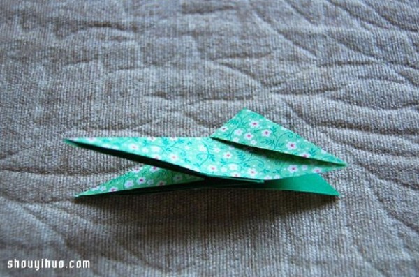 Illustration of how to fold a three-dimensional four-leaf clover, simple handmade origami four-leaf clover