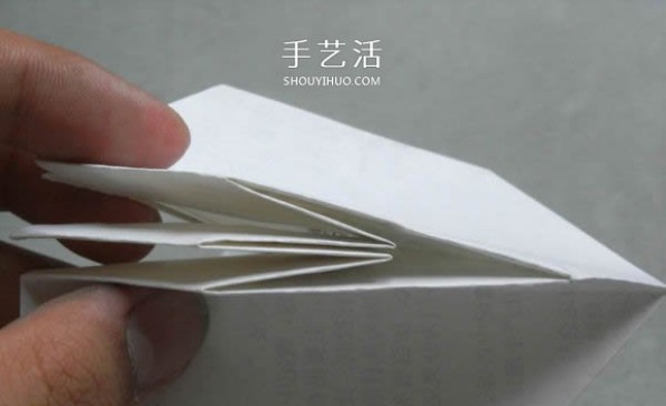 The origami method of a biplane, the step-by-step diagram of how to fold a biplane