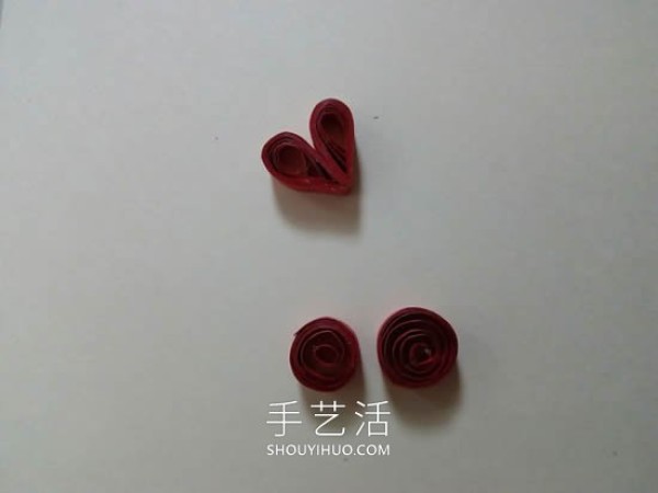 Illustrated tutorial on how to make your own quilled paper Valentines Day cards