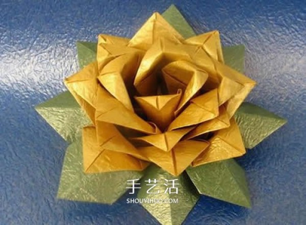 The origami method of praying lotus illustrates the folding steps of a simple lotus