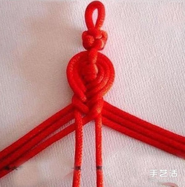 Chinese style red rope bracelet weaving tutorial, illustrated method of weaving a red rope bracelet