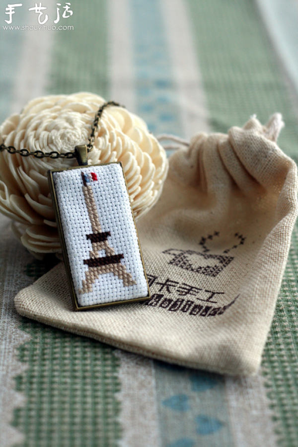 Exquisite trinkets made by cross-stitch DIY