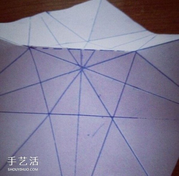 A star origami illustration that is difficult to fold a complex three-dimensional five-pointed star