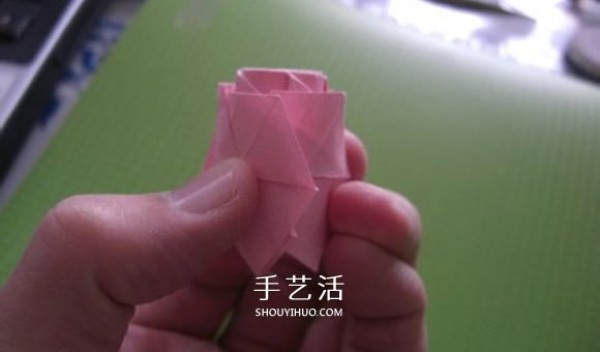 Fukuyama Rose Folding Illustrated Tutorial with clear and large pictures of Fukuyama Rose Origami