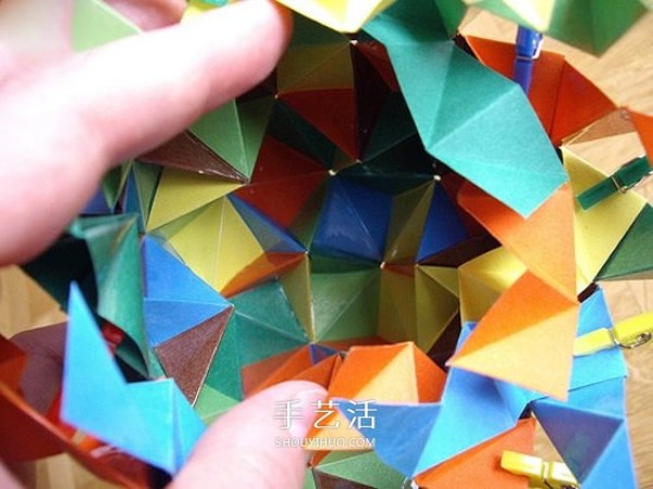 The steps of folding a paper ball and the picture of the detailed steps of origami balls