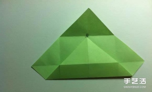 A piece of paper to fold a four-leaf clover, an illustration of the steps to fold a creative four-leaf clover