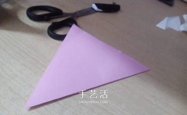 Six-petal lily origami illustration, tutorial on how to make origami six-petal lily