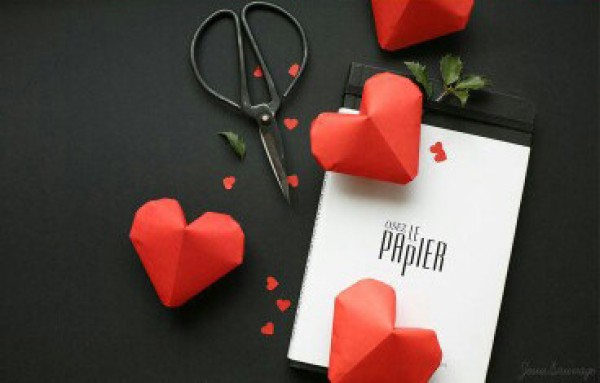 How to fold a three-dimensional origami heart, handmade origami three-dimensional heart diagram