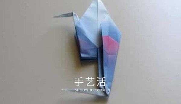 Origami cranes can be easily folded into three-dimensional red-crowned cranes with small modifications