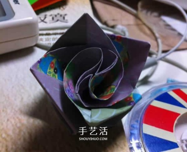 Mini rose flower origami tutorial with beautiful diamond rose folding illustrations