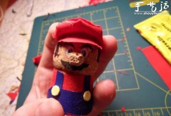 Tutorial on DIY Mario with red wine cork