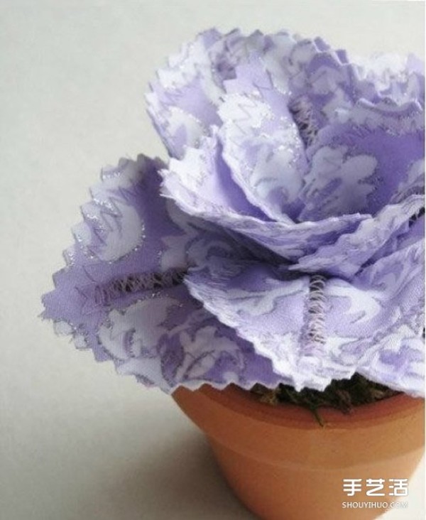 The pictures of beautiful handmade cloth flowers are beautiful and easy to care for