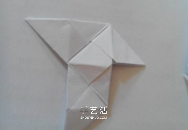 Illustration of folding a polyhedral cube, step-by-step diagram of origami cube