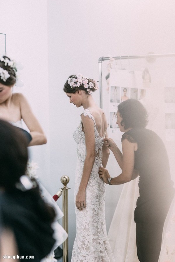 Reem Acra Fall 2015 stunning wedding headpiece