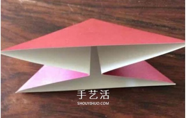 How to fold flowers with multiple sheets of paper and illustrate the steps of folding a three-dimensional eight-petal flower