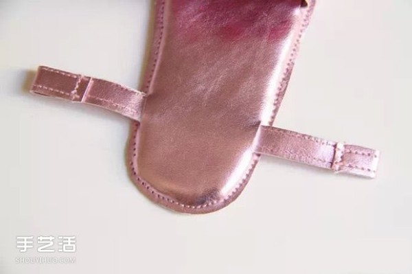 Renovate unwanted old bags to DIY to make beautiful baby shoes